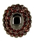 ovalem  Ring 3-lagig mit gr.ovalem Granat in der Mitte