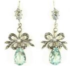 Schleifen-Ohrringe mit imit. Tropfen Aquamarin + Markasit + Perlchen