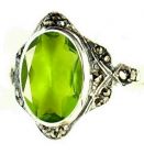 Ring mit imit. ovalem Peridot + Markasit