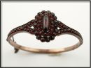 Vintage Victorian oval garnet bangle