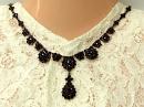 Impressiv Bohemian garnet drop necklace set allaround with garnets