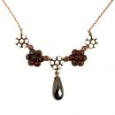 Collier mit Granat- und PerlchenRosetten + Briollette