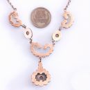 Collier mit rundem Unterteil