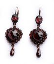 Lovely Vintage garnet heart earrings w/14ct gold wires