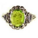 Ring mit imit. ovalem Peridot + Markasit